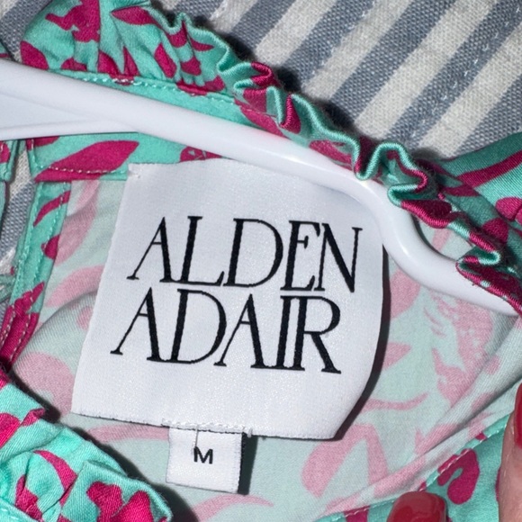 Vibrant Floral Patterned Top with Puff Sleeves - Picture 3 of 4